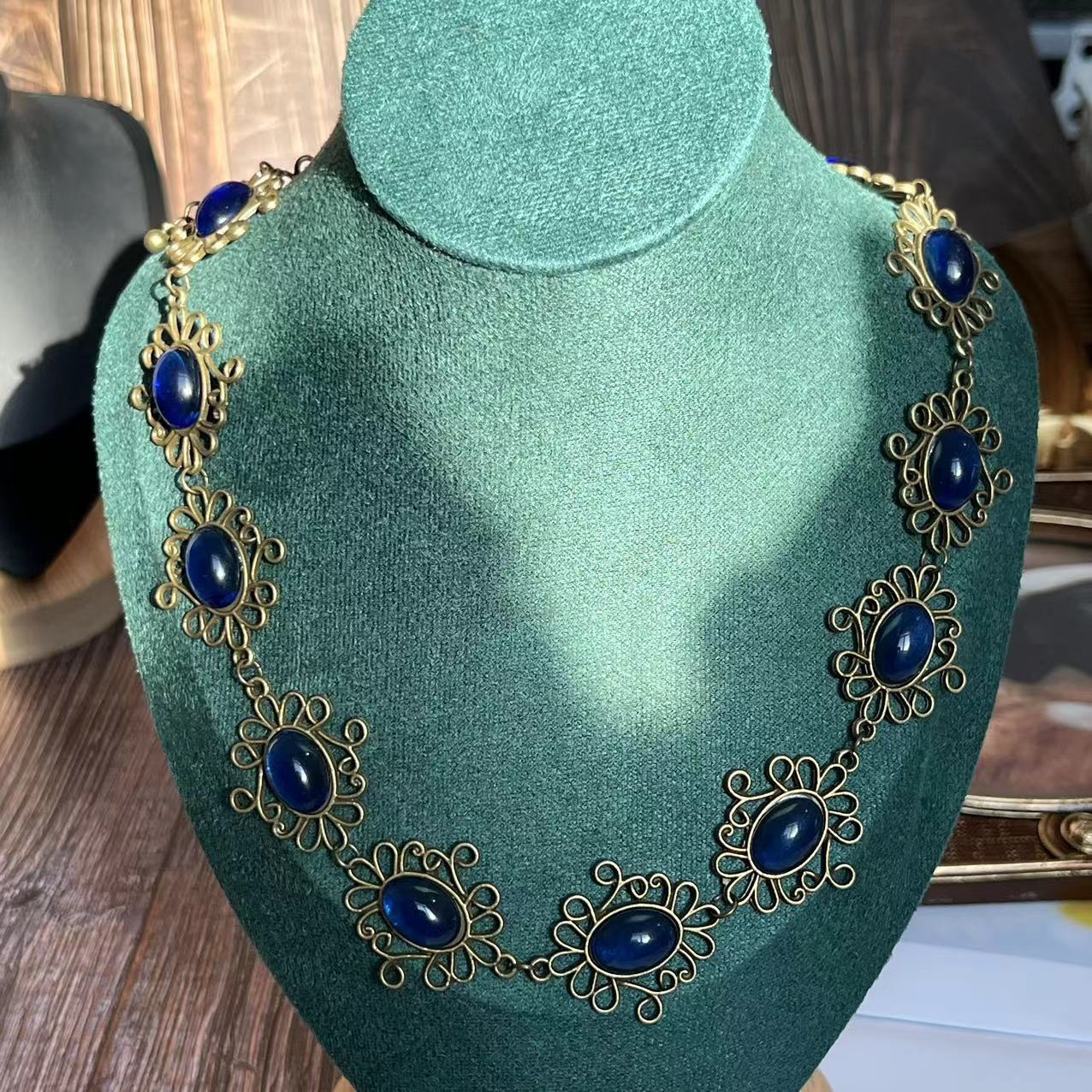 Historische koningin Anne Bole - Women'S Red Accessories recensie en prijs
