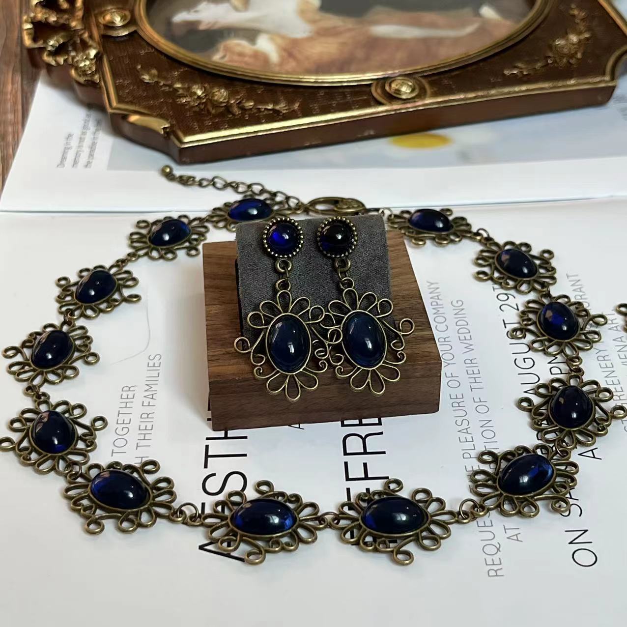 Historische koningin Anne Bole - Women'S Red Accessories recensie en prijs