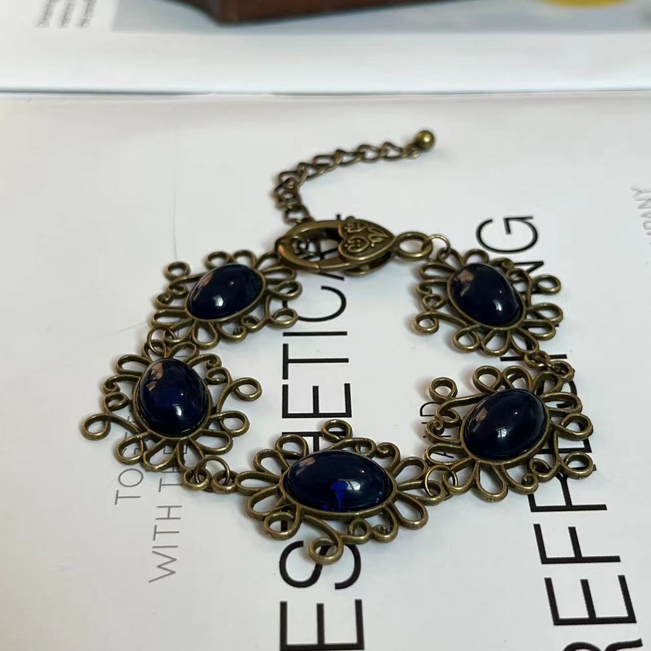 Historische koningin Anne Bole - Women'S Red Accessories recensie en prijs